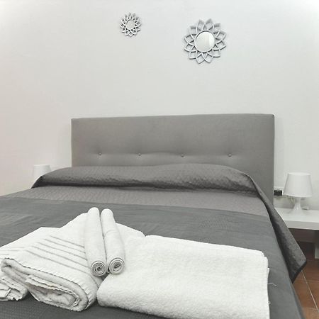 Poetto Beach Apartment 콰르투 산텔레나 외부 사진