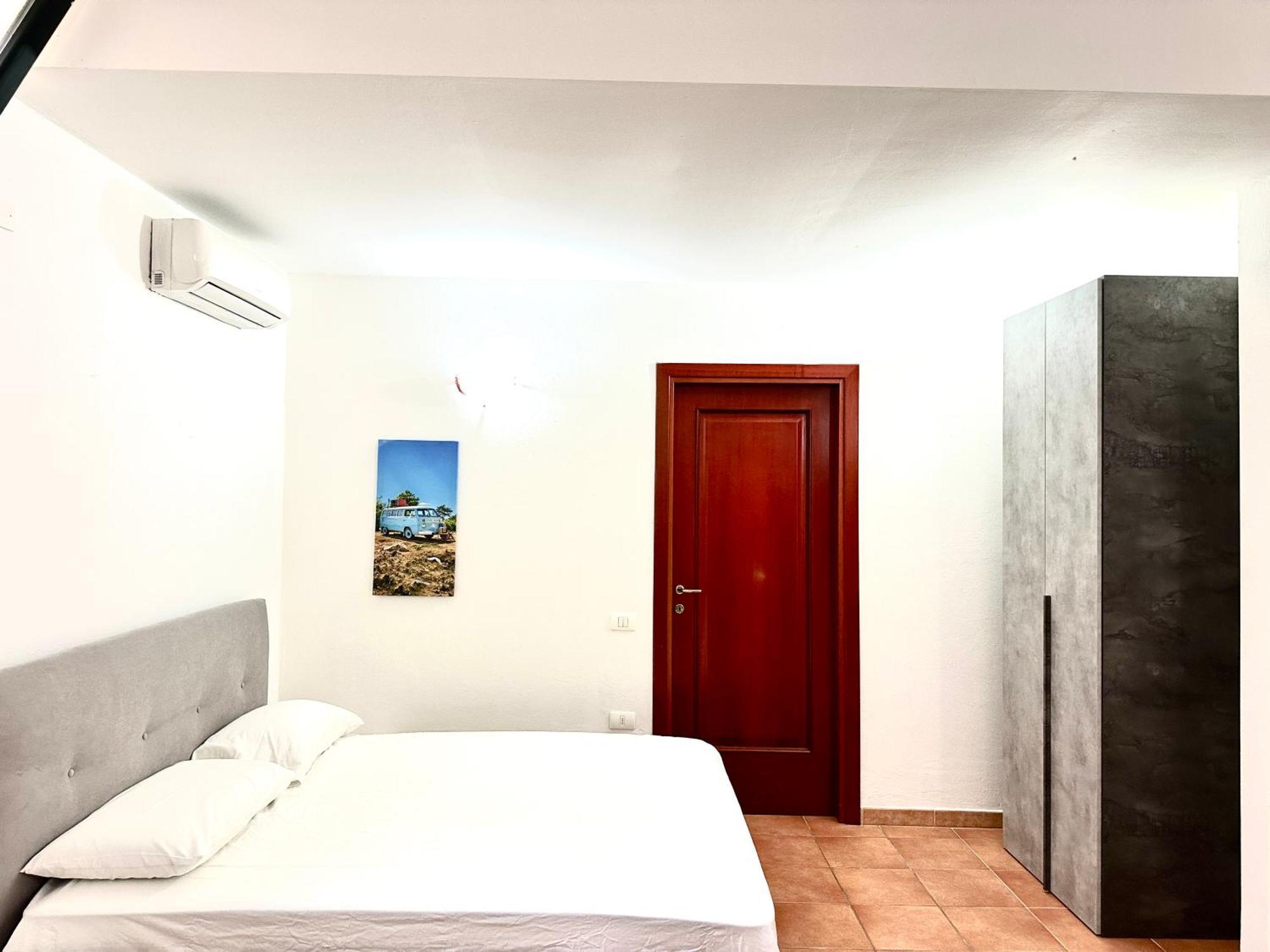Poetto Beach Apartment 콰르투 산텔레나 외부 사진
