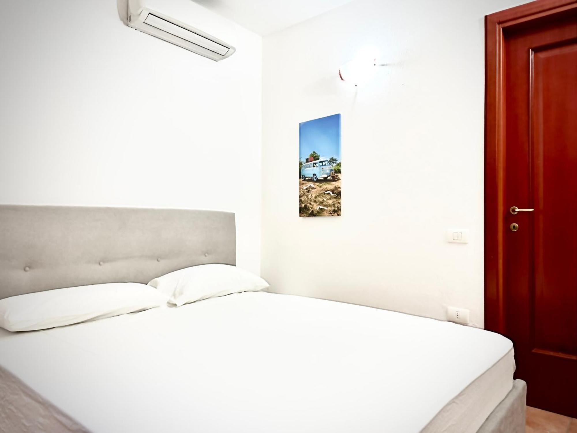 Poetto Beach Apartment 콰르투 산텔레나 외부 사진