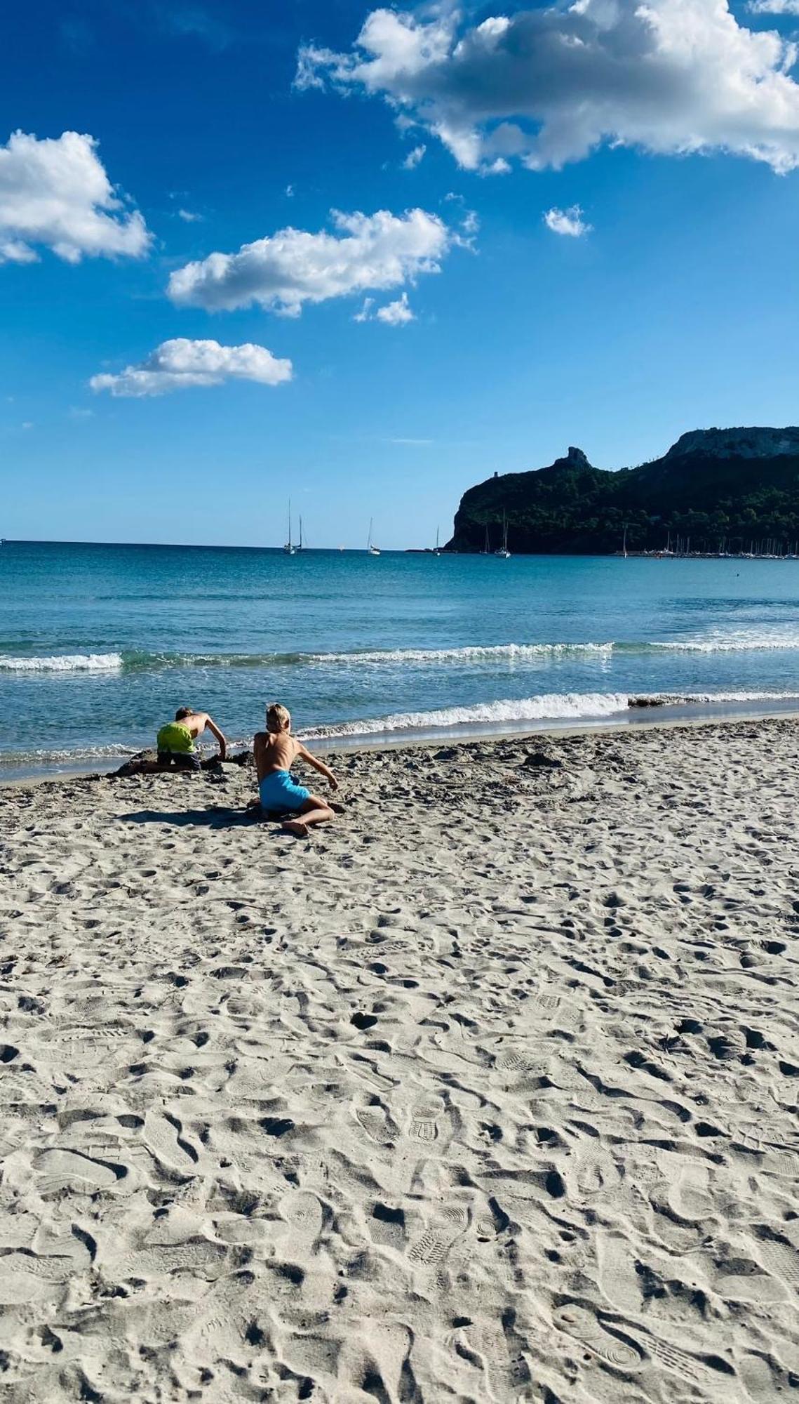 Poetto Beach Apartment 콰르투 산텔레나 외부 사진
